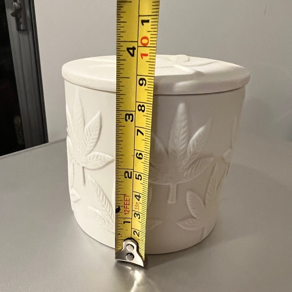 Jonathan Adler Hashish Ceramic Candle *NEW* MSRP: $88+tax - Picture 4 of 5